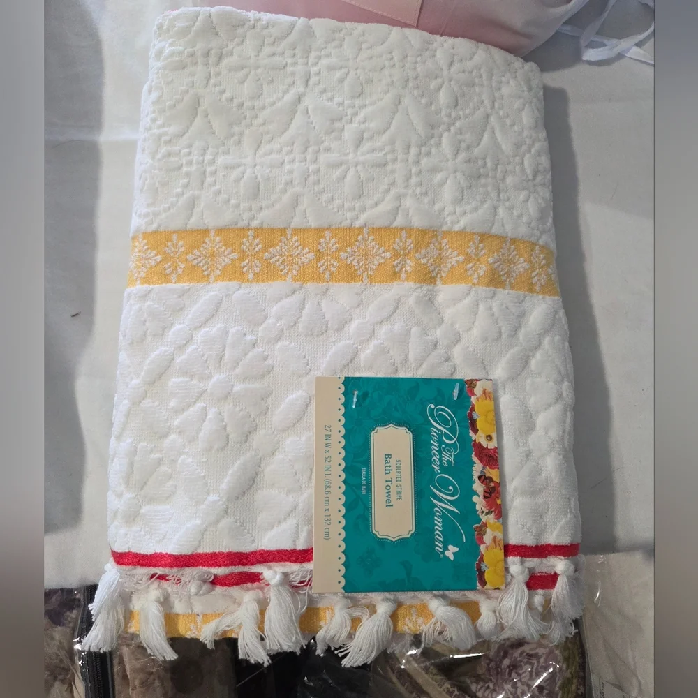 The Pioneer Woman Sculpted Stripe Bath Towel - Set of 2 100% Cotton